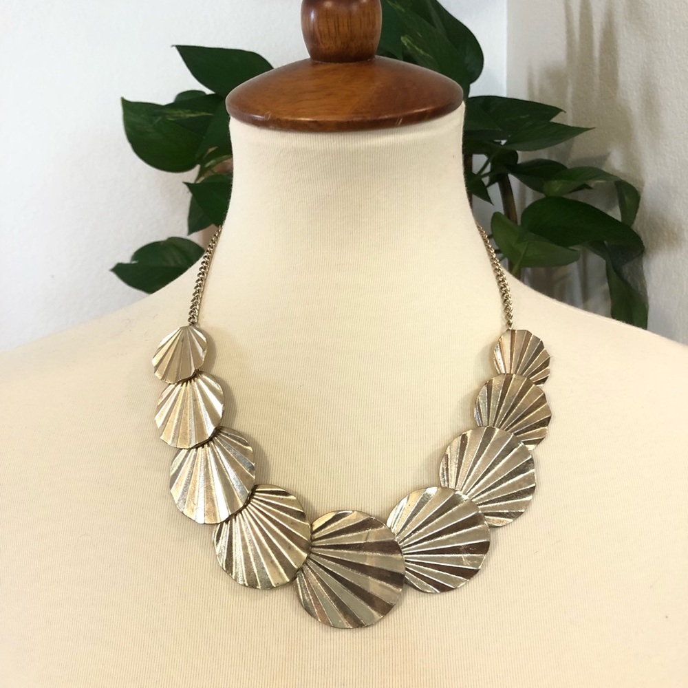 5 FOR $25 ⭐️ Gold Layered Shell Necklace